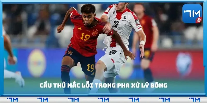 Cầu thủ mắc lỗi trong pha xử lý bóng