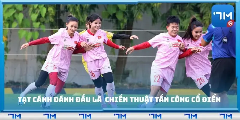 Tạt cánh đánh đầu là một trong những chiến thuật tấn công cổ điển